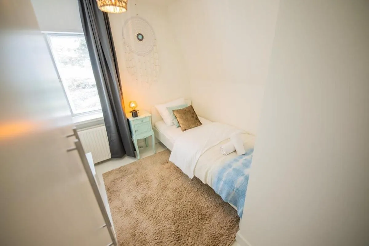 Fabulous 4 Bedroom Villa Eindhoven - Ks10