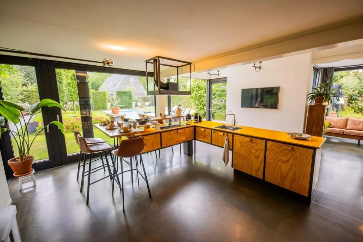 Fabulous 4 Bedroom Villa Eindhoven - Ks10 0*,  荷兰